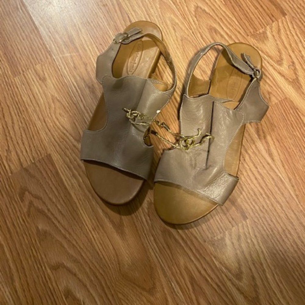 Sheridian | Mia Taupe Tia Leather sandals with Glided Bow, size 42/10